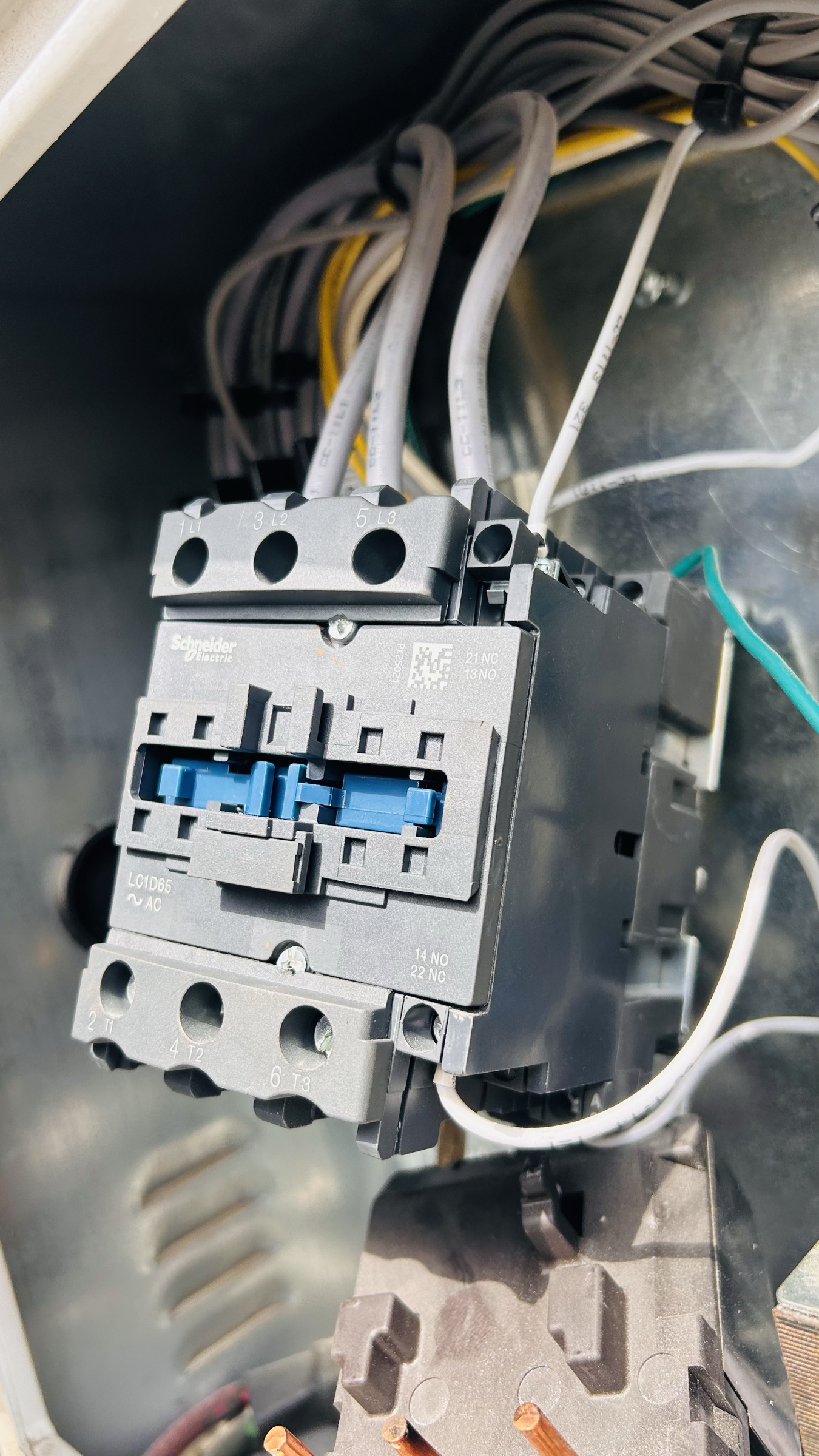 Schneider contactor